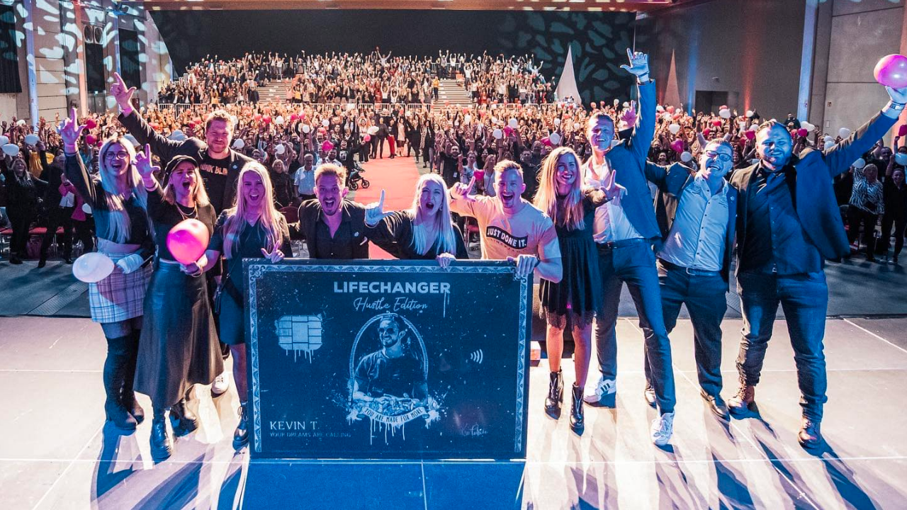 Lifechanger Hustle Edition – Bühne mit Publikum